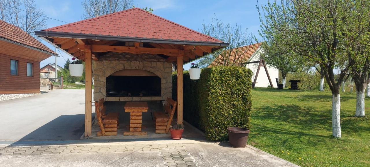 Guesthouse Miha Rakovica Ngoại thất bức ảnh
