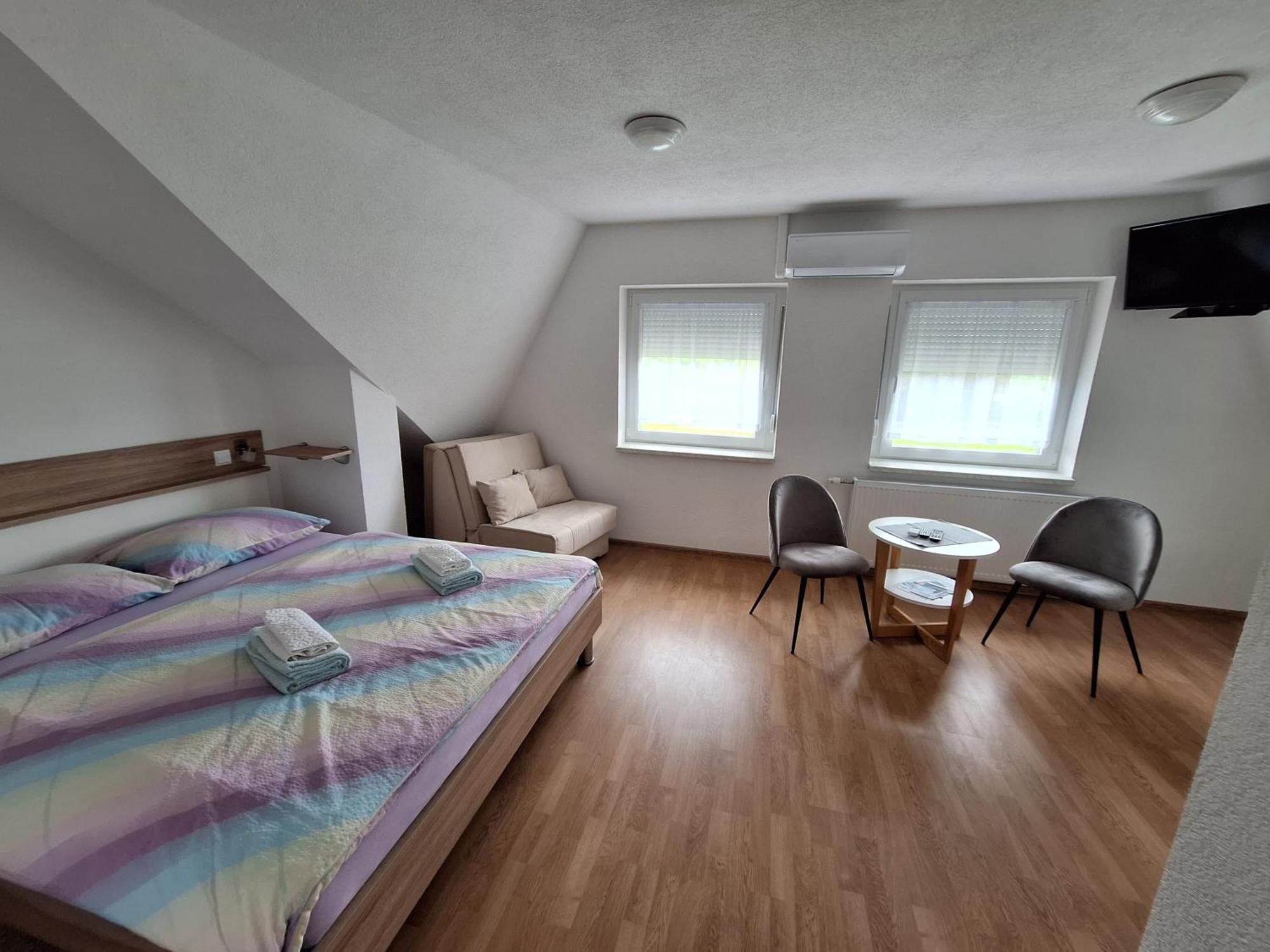 Guesthouse Miha Rakovica Ngoại thất bức ảnh