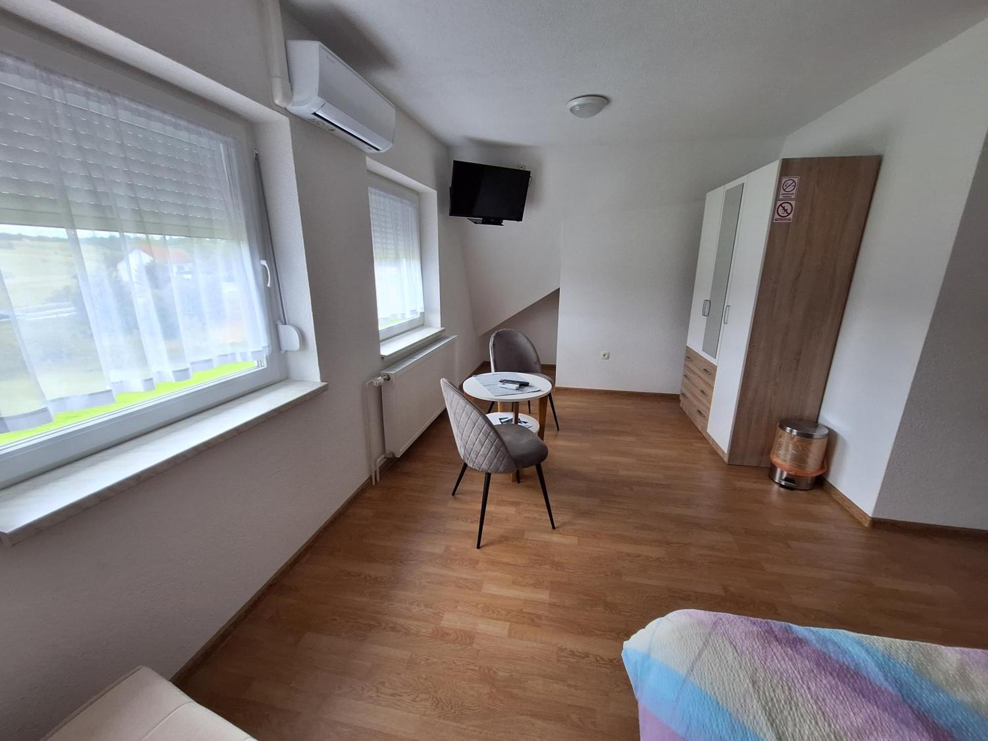 Guesthouse Miha Rakovica Ngoại thất bức ảnh