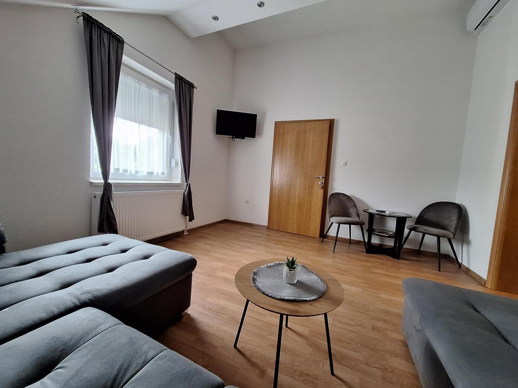 Guesthouse Miha Rakovica Ngoại thất bức ảnh