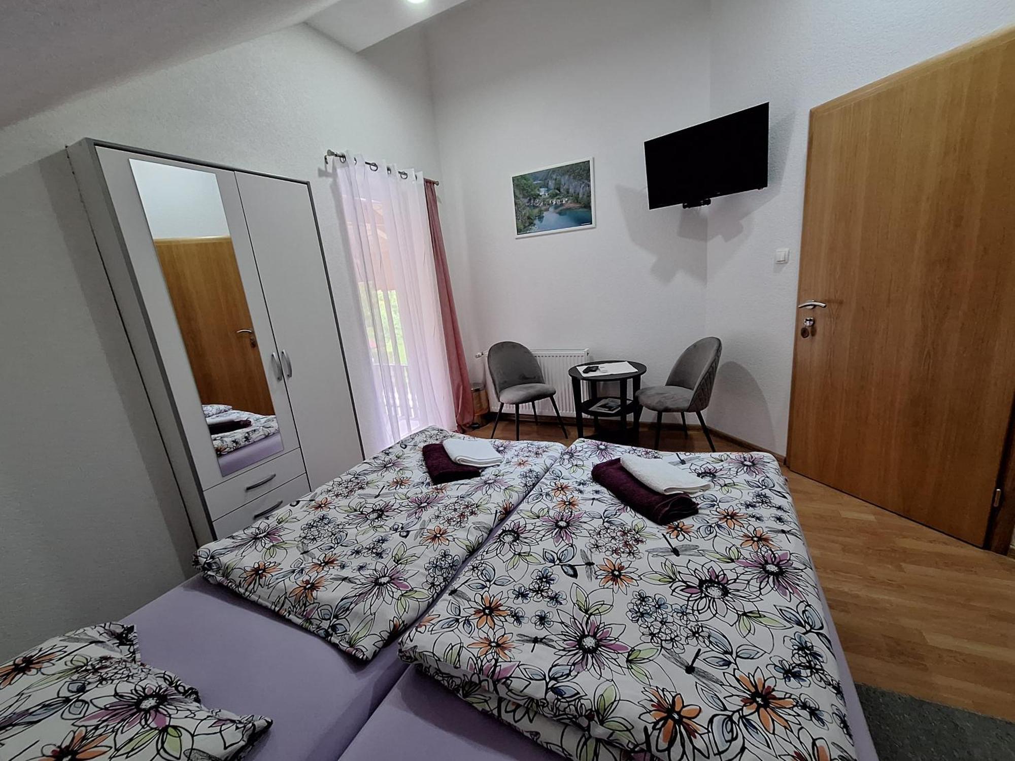 Guesthouse Miha Rakovica Ngoại thất bức ảnh